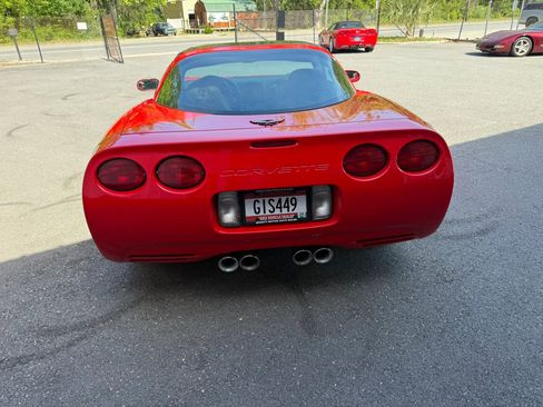 Used 2004 Chevrolet Corvette Coupe RWD image 5