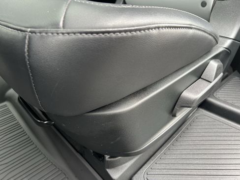 Used 2023 Ford Explorer XLT w/ Equipment Group 202A image 19