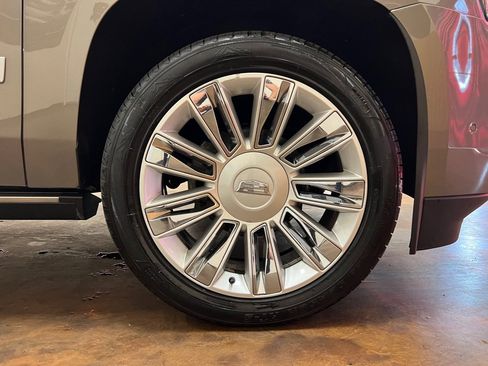 Used 2017 Cadillac Escalade Platinum image 11