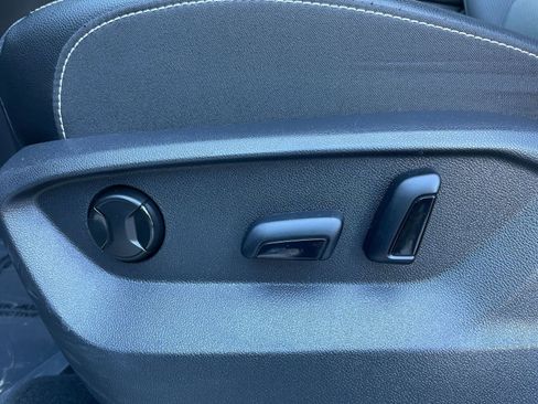 Used 2025 Volkswagen Atlas SE image 23