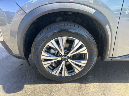 Used 2023 Nissan Rogue SV image 10