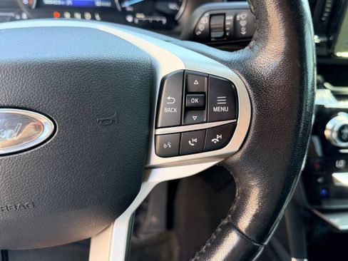 Used 2021 Ford Explorer Limited w/ Equipment Group 301A AWD/4WD image 16