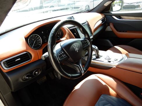 Used 2021 Maserati Levante GranLusso AWD/4WD image 13