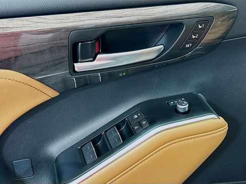 New 2026 Toyota Highlander Platinum AWD/4WD image 24