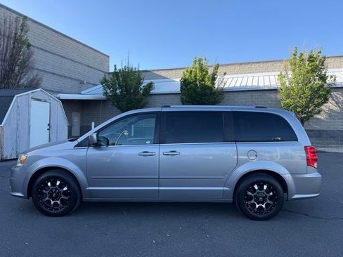 Used 2017 Dodge Grand Caravan SXT FWD image 1