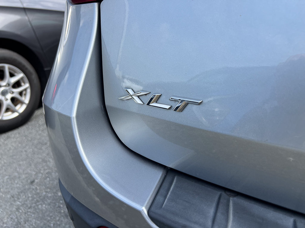 Used 2022 Ford Explorer XLT AWD/4WD image 5