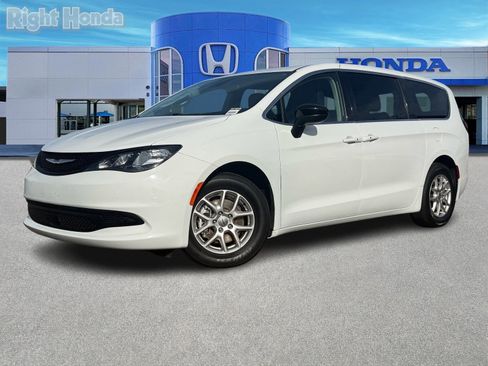 Used 2024 Chrysler Voyager LX image 2