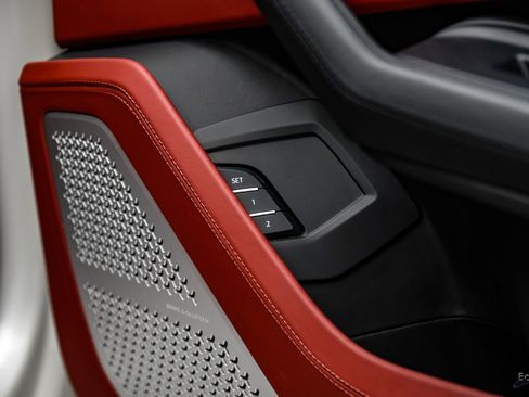 Used 2022 Lamborghini Urus image 99