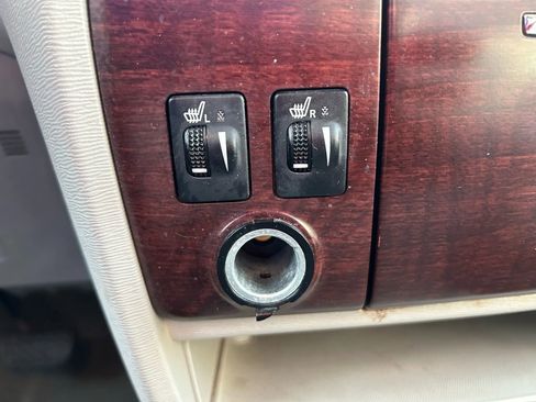 Used 2012 Toyota Sienna XLE image 19