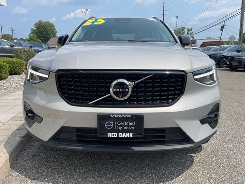 Used 2025 Volvo XC40 B5 Plus AWD/4WD image 8