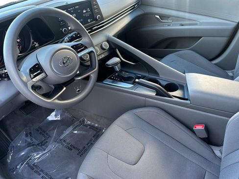 Used 2023 Hyundai Elantra SE image 13
