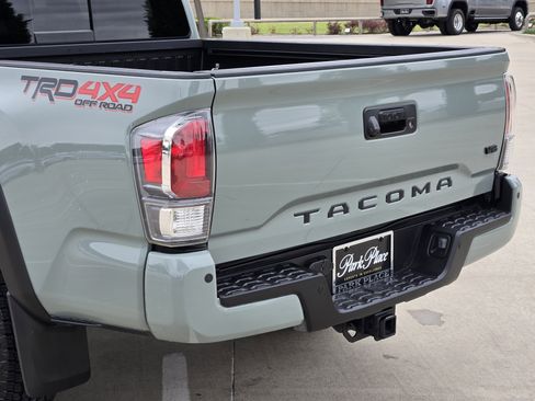 Used 2023 Toyota Tacoma TRD Off-Road w/ Technology Package AWD/4WD image 16