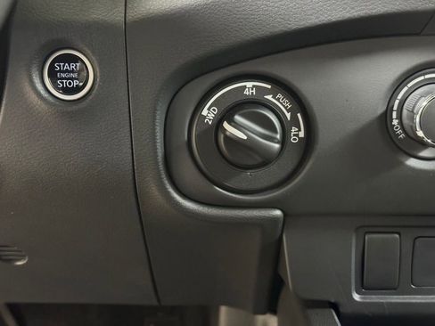 Used 2023 Nissan Frontier SV w/ Midnight Edition Package image 40