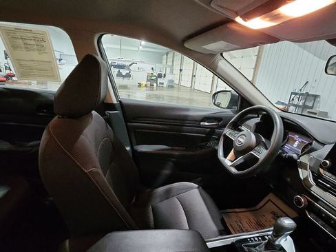 Used 2024 Nissan Altima 2.5 SV FWD image 13