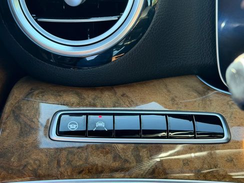 Used 2017 Mercedes-Benz E 300 4MATIC image 36