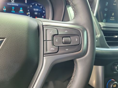 Used 2024 Chevrolet Suburban LT w/ Luxury Package RWD image 23