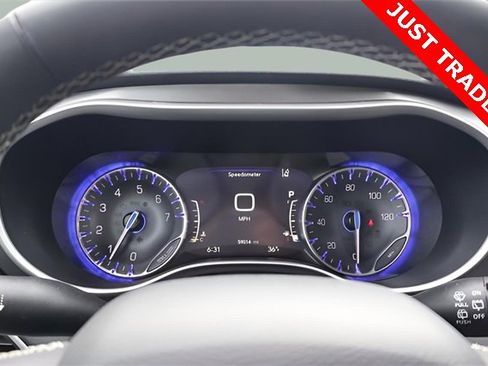 Used 2024 Chrysler Pacifica Touring-L image 31