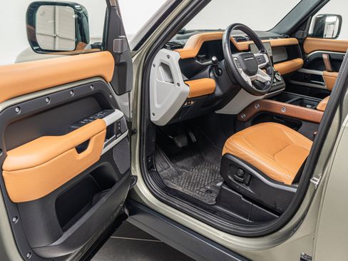 Used 2024 Land Rover Defender 110 SE image 23