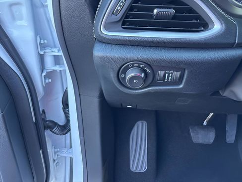 New 2026 Chrysler Pacifica Select image 12