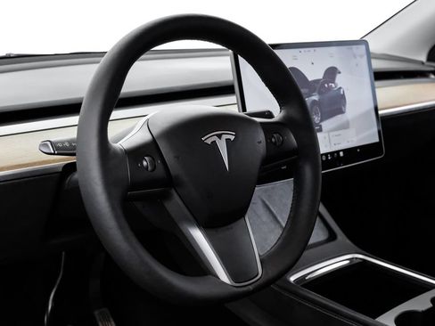 Used 2022 Tesla Model Y Long Range AWD/4WD image 15