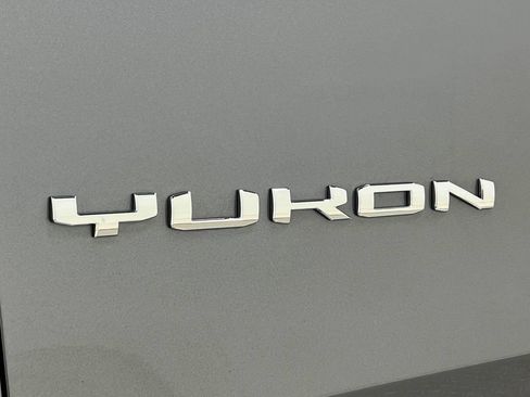 Used 2021 GMC Yukon SLT w/ SLT Premium Package AWD/4WD image 46