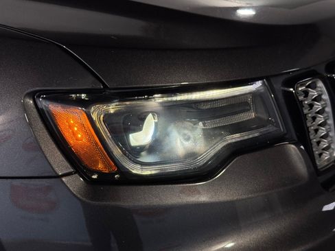 Used 2021 Jeep Grand Cherokee Laredo X image 5