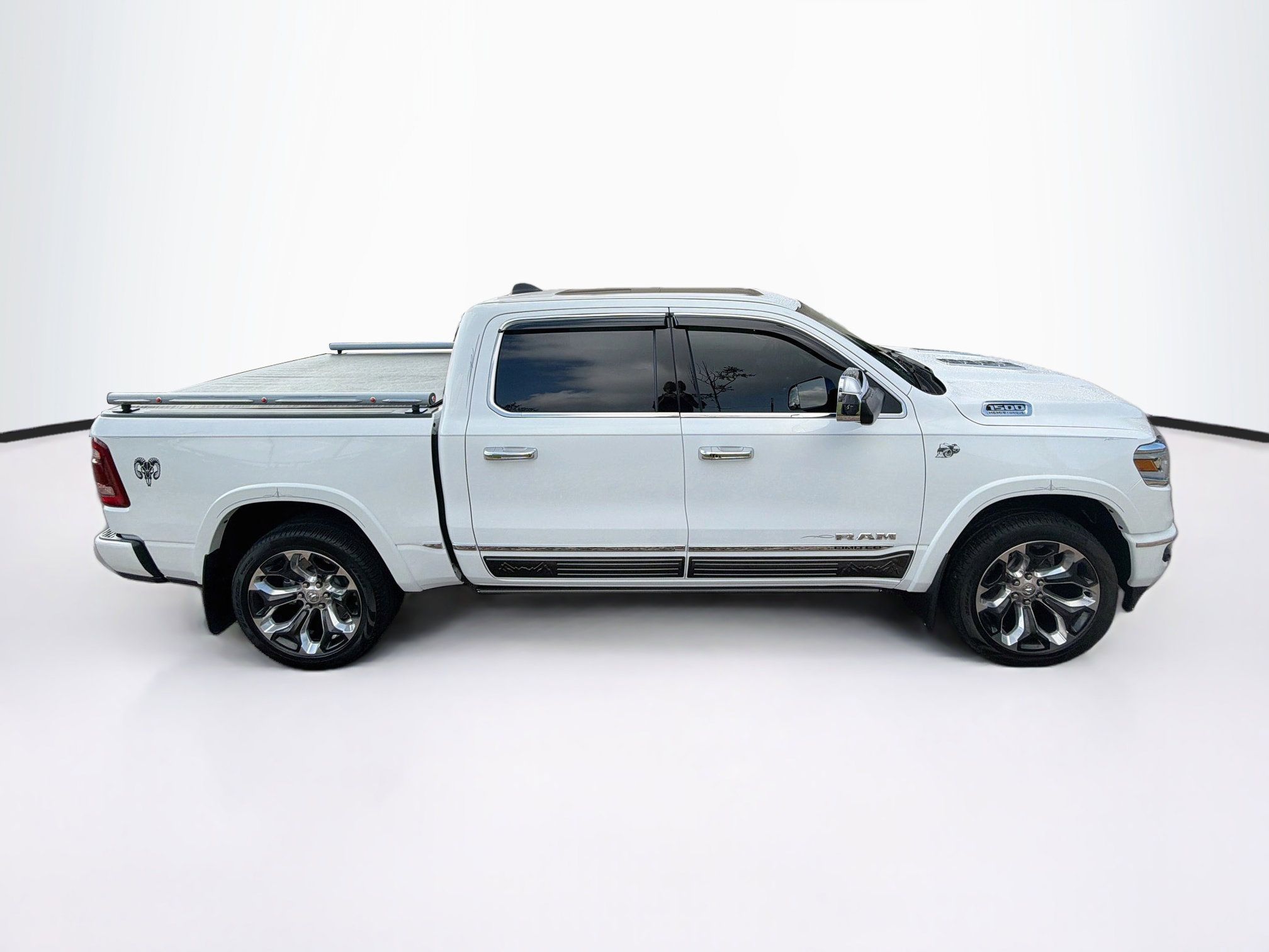 Used 2023 RAM 1500 Limited w/ Body Color Bumper Group AWD/4WD image 10