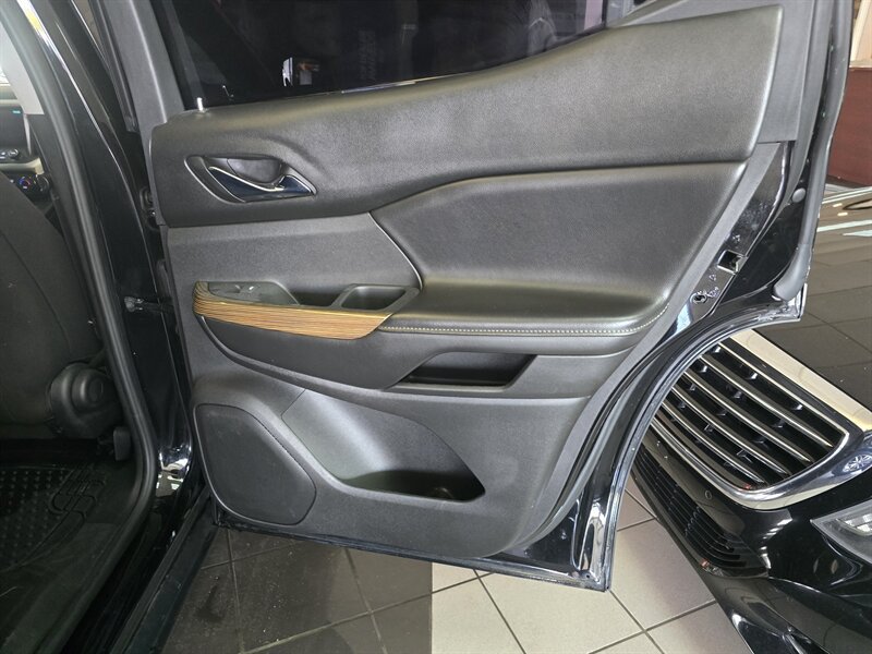 Used 2018 GMC Acadia SLE w/ Driver Alert Package I AWD/4WD image 19