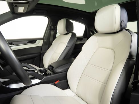Certified 2024 Porsche Cayenne S AWD/4WD image 5