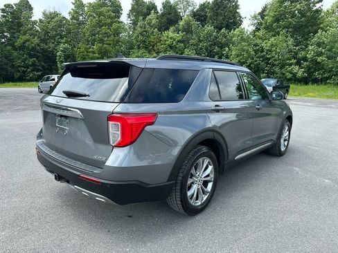 Used 2022 Ford Explorer XLT w/ Equipment Group 202A AWD/4WD image 5