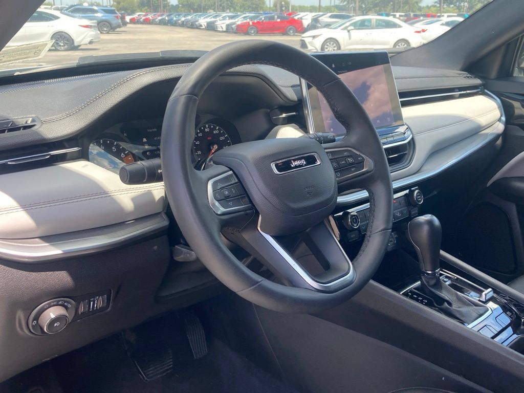 Used 2025 Jeep Compass Limited AWD/4WD image 7