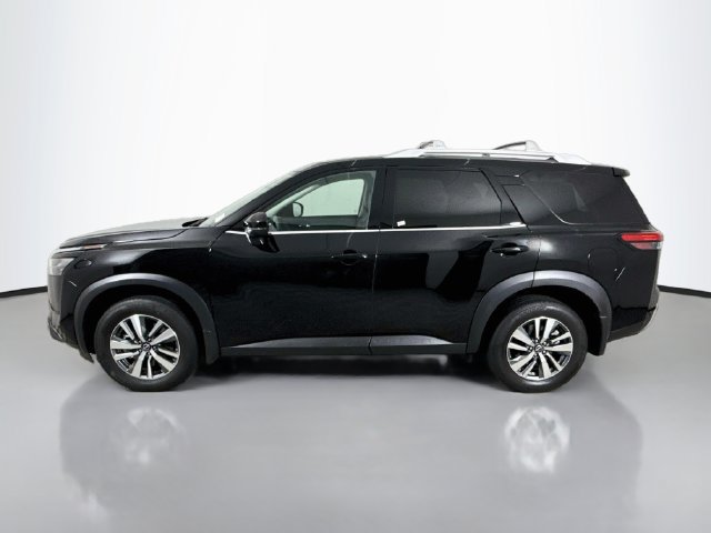 Used 2025 Nissan Pathfinder SL AWD/4WD image 4