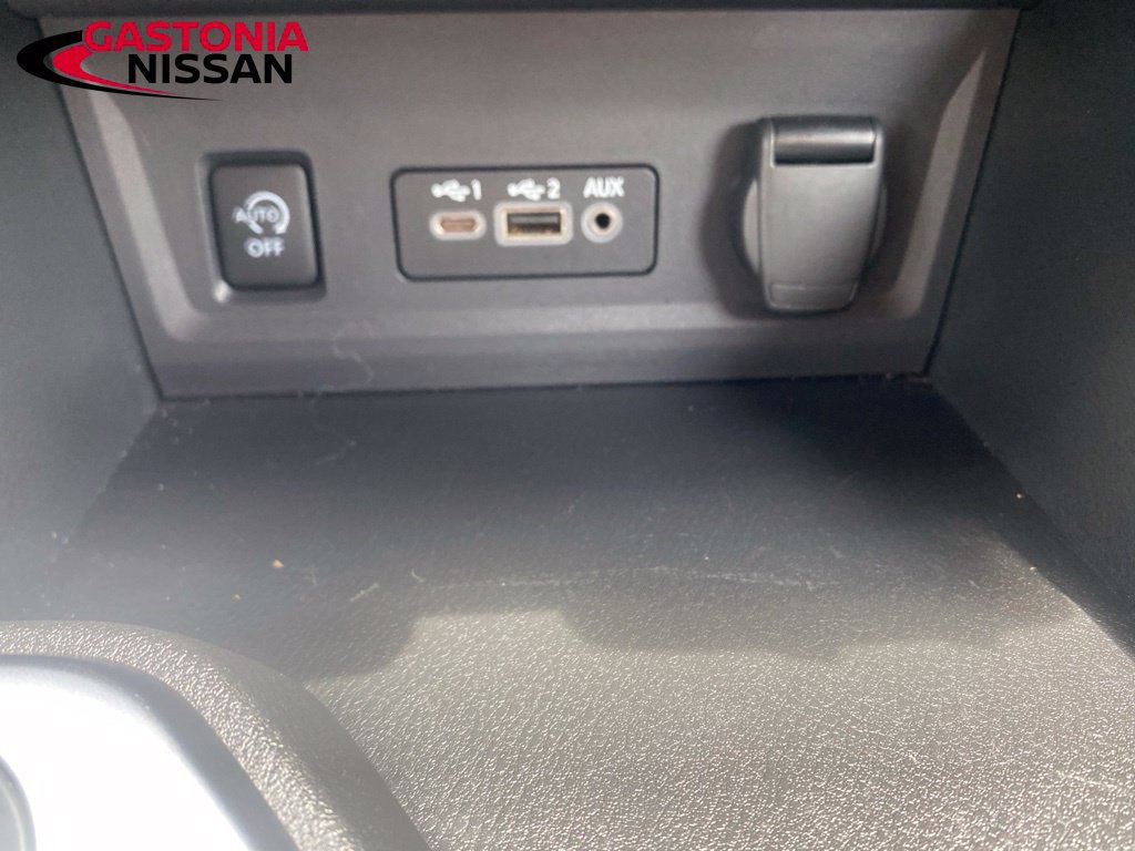 Used 2025 Nissan Sentra SR w/ SR Premium Package FWD image 35