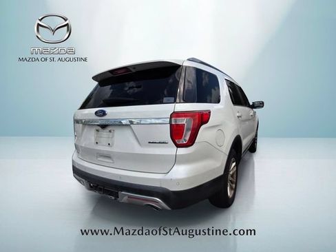 Used 2016 Ford Explorer XLT w/ Equipment Group 202A FWD image 3