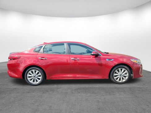 Used 2018 Kia Optima S FWD image 2