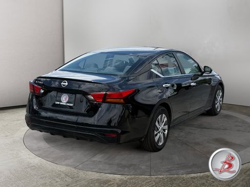 Used 2024 Nissan Altima 2.5 S FWD image 7