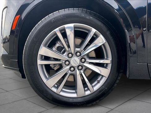 Used 2025 Cadillac XT6 Premium Luxury image 11