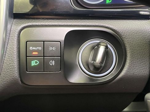 Used 2023 Porsche Cayenne Platinum Edition image 44