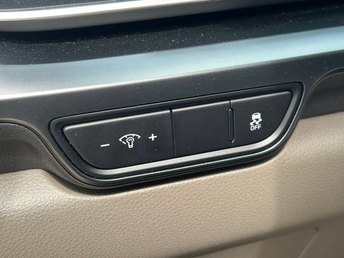 Used 2026 Kia Carnival FWD image 25