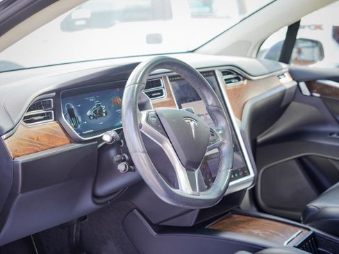 Used 2018 Tesla Model X 75D AWD/4WD image 9