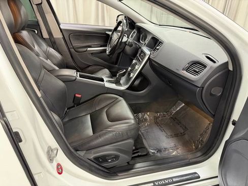 Used 2017 Volvo V60 T5 Cross Country w/ Convenience Package AWD/4WD image 7