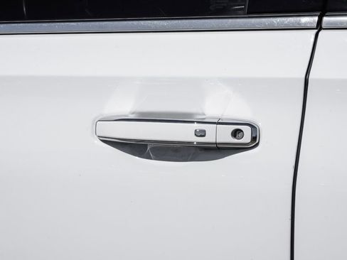 Used 2023 Chevrolet Suburban Premier image 43