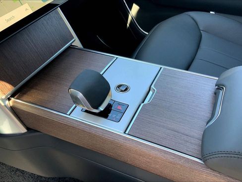 New 2025 Land Rover Range Rover SE image 8