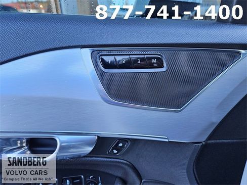 Used 2017 Volvo XC90 T5 Momentum w/ Vision Package image 17