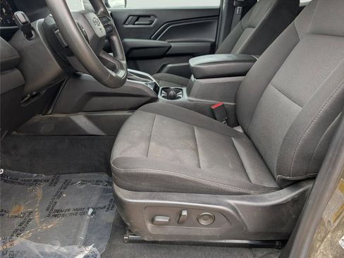 Used 2024 Chevrolet Colorado Trail Boss w/ Advanced Trailering Package image 12