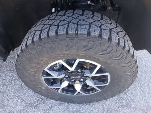 Used 2023 GMC Canyon AT4X image 13