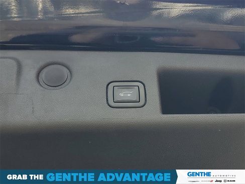 Used 2021 Chevrolet Equinox LT image 30