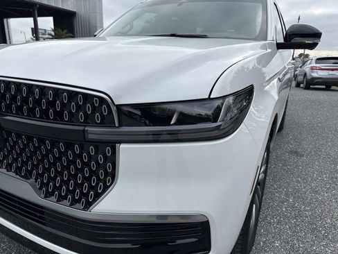 New 2025 Lincoln Navigator Reserve image 9