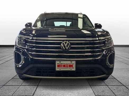 Used 2025 Volkswagen Atlas SE FWD image 2