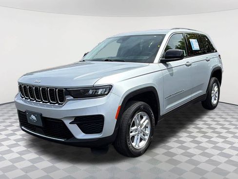 Used 2023 Jeep Grand Cherokee Laredo RWD image 1